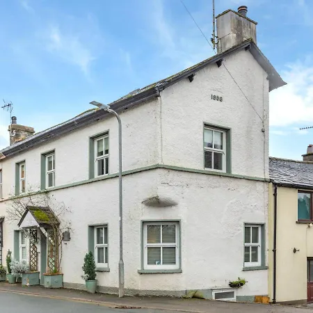 75 Station Road *
